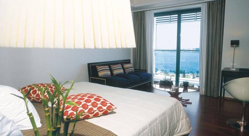 Vouliagmeni Suites