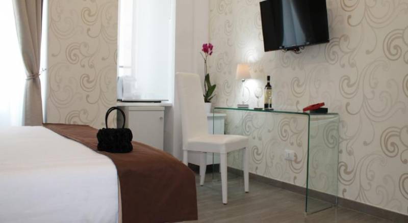 Elenoire Rooms & Suite