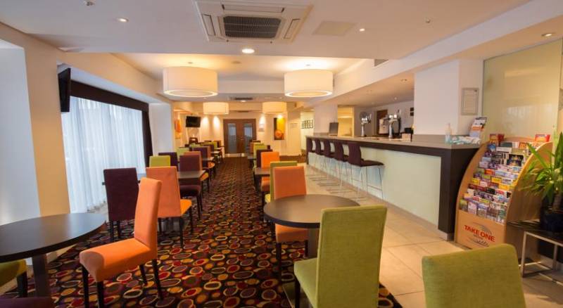 Holiday Inn Express Birmingham–South A45