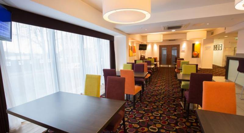 Holiday Inn Express Birmingham–South A45