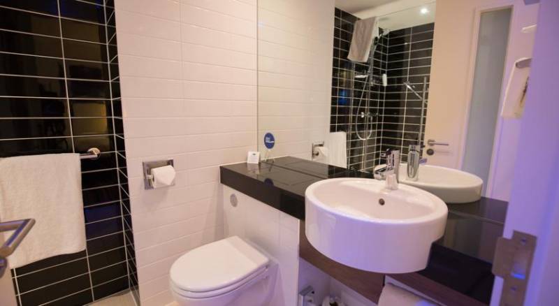 Holiday Inn Express Birmingham–South A45