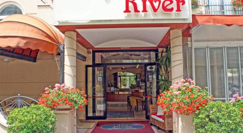 Hotel River