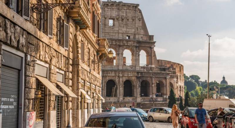 Martina al Colosseo