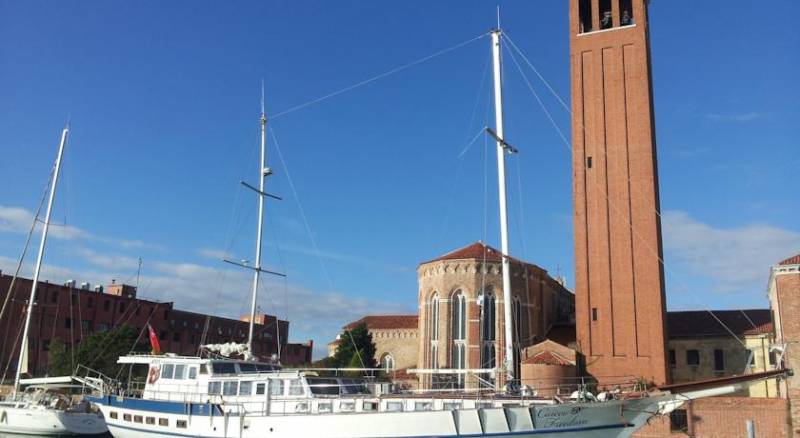 Venezia Boat & Breakfast Caicco Freedom