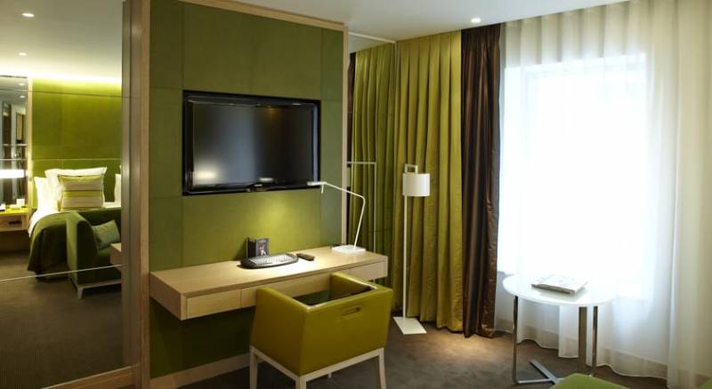 Crowne Plaza London Battersea