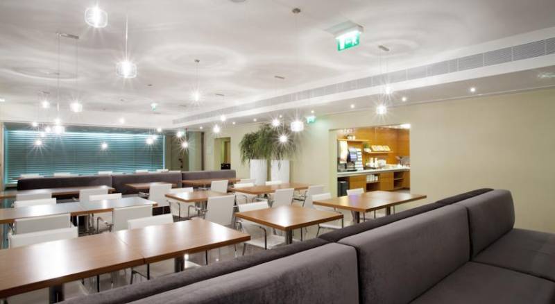 Holiday Inn Express Lisbon Airport