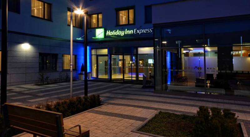 Holiday Inn Express Warsaw Airport