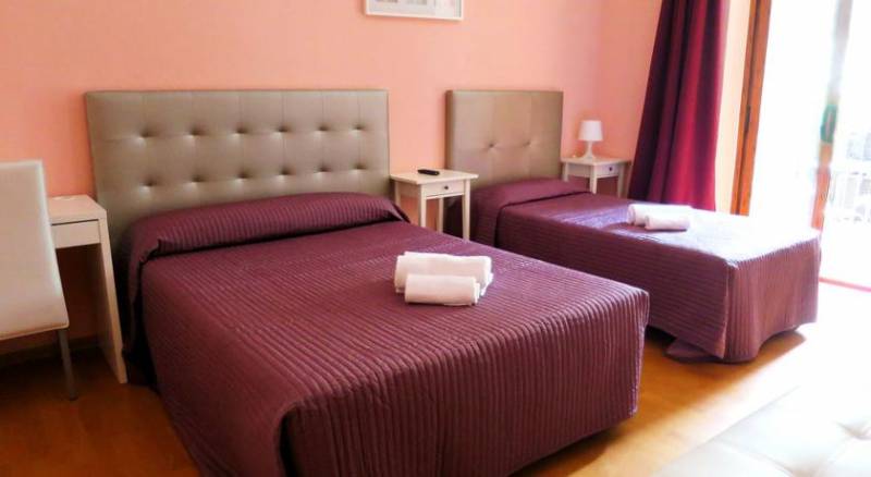 Hostal Balmes Centro