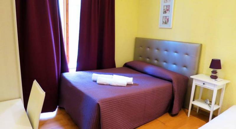 Hostal Balmes Centro