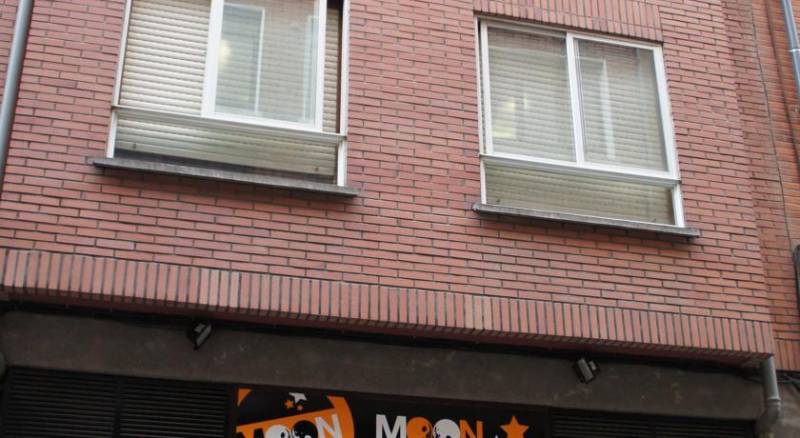 Moon Hostel Bio