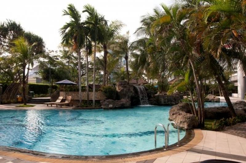 Grand Tropic Suites Hotel