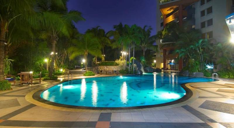 Grand Tropic Suites Hotel