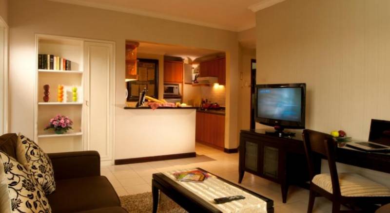 Grand Tropic Suites Hotel