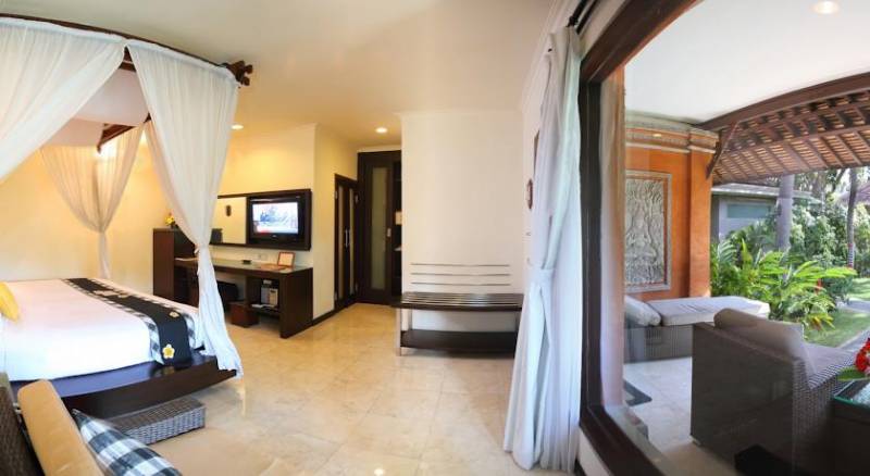 Legian Beach Hotel