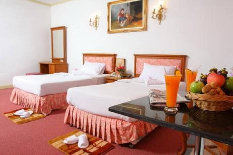 13 Coins Hotel Bang Yai