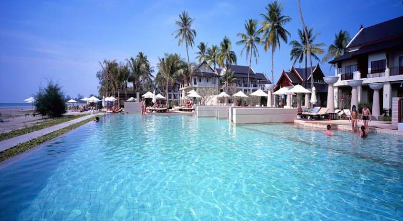 Apsara Beachfront Resort & Villa