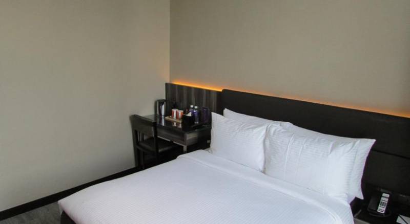 Aqueen Hotel Paya Lebar