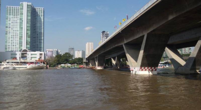 Baan Sathorn Riverfront