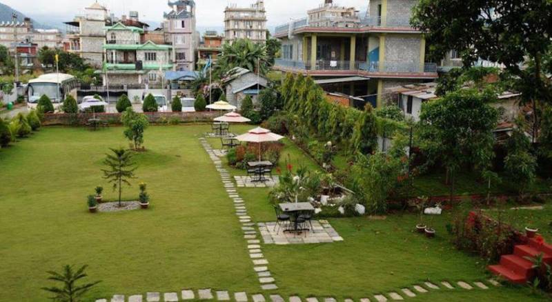 Hotel Crown Himalayas