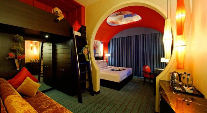 Resorts World Sentosa - Festive Hotel