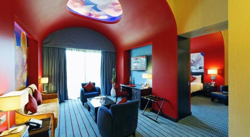 Resorts World Sentosa - Festive Hotel