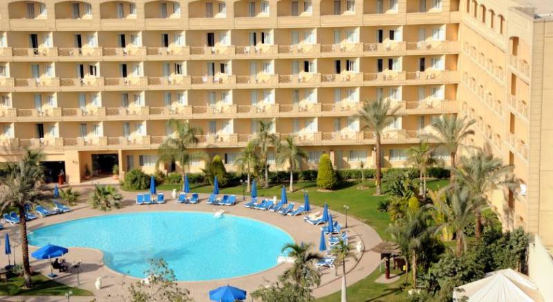 Grand Pyramids Hotel