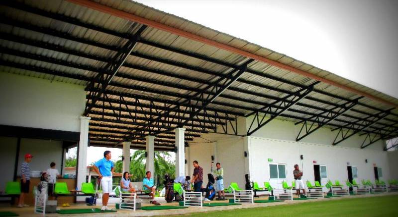 Palm Driving Range & Resort