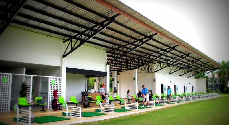 Palm Driving Range & Resort