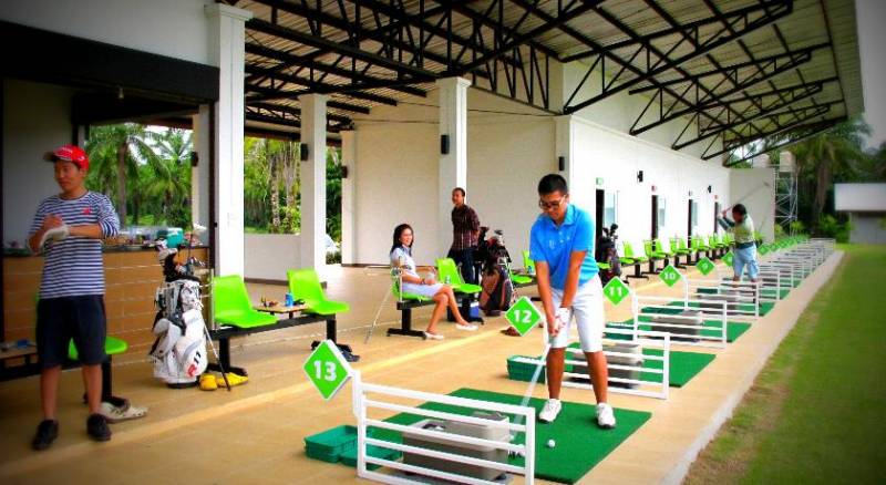 Palm Driving Range & Resort