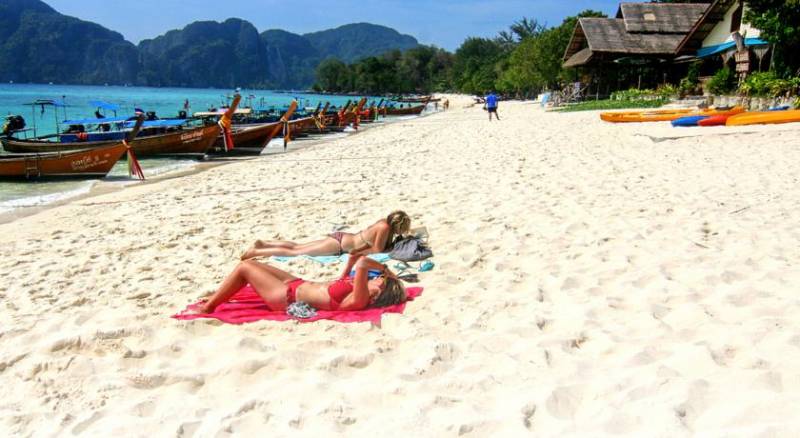 Phi Phi Long Beach Resort & Villa