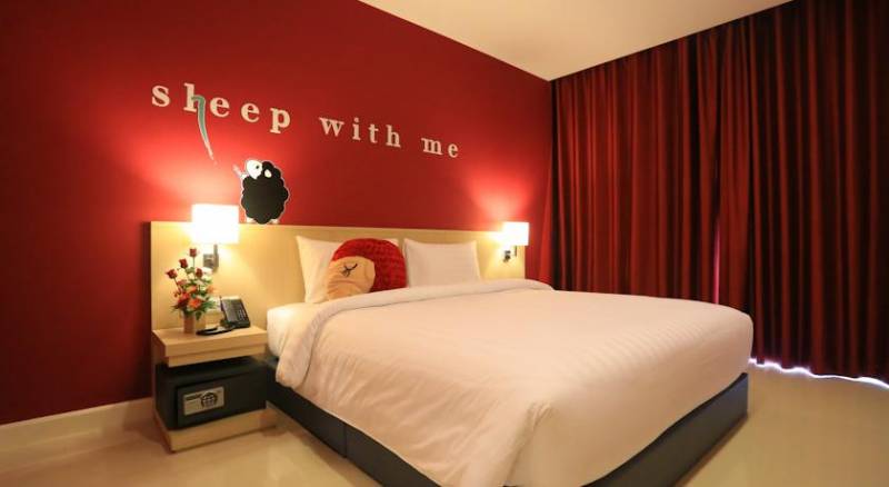 SLEEP WITH ME HOTEL design hotel @ patong