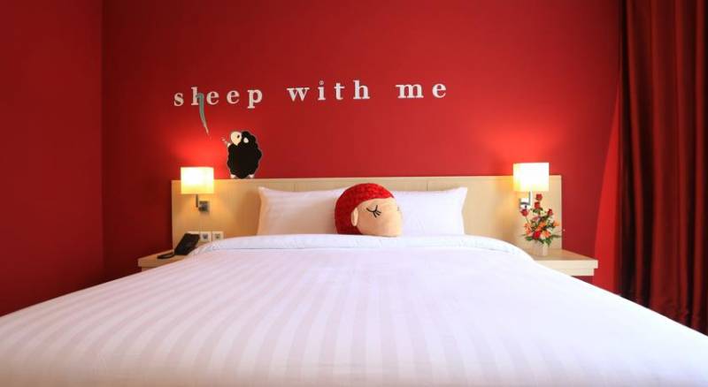 SLEEP WITH ME HOTEL design hotel @ patong