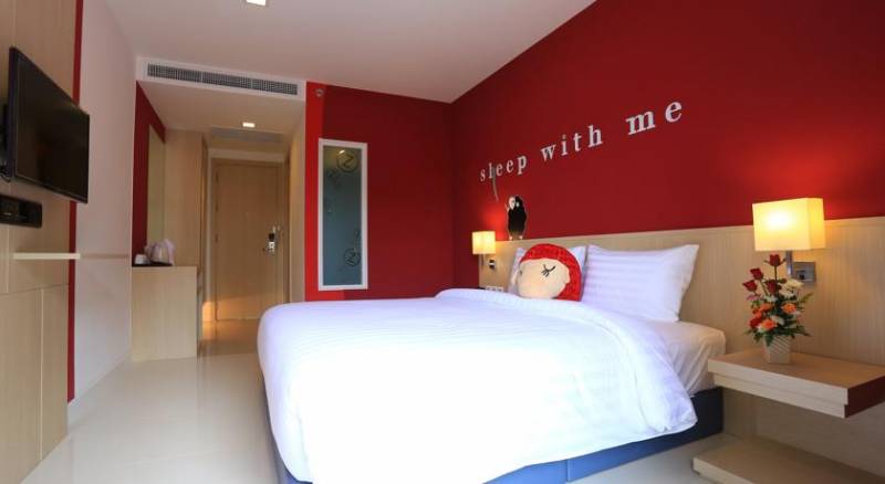 SLEEP WITH ME HOTEL design hotel @ patong