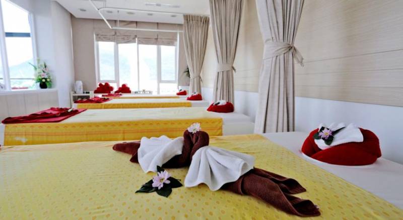 SLEEP WITH ME HOTEL design hotel @ patong