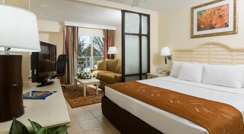 Comfort Suites Paradise Island