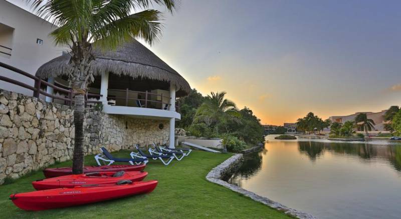 Coral Maya Turquesa Condo Hotel