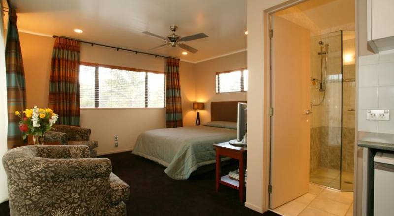 Cornwall Park Motor Inn