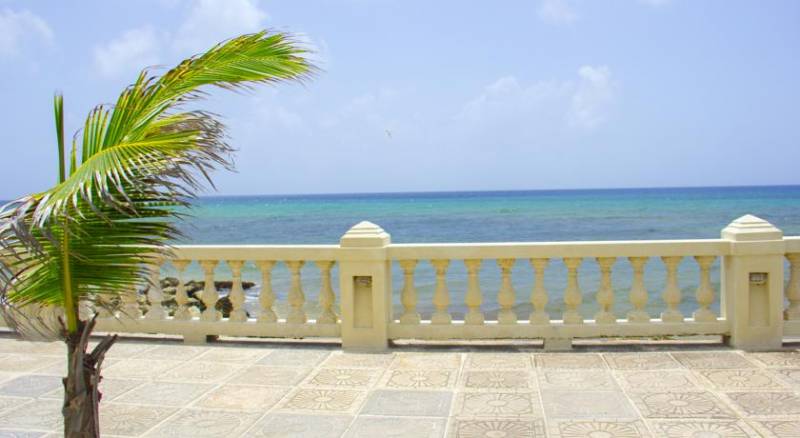 Dover Beach Hotel