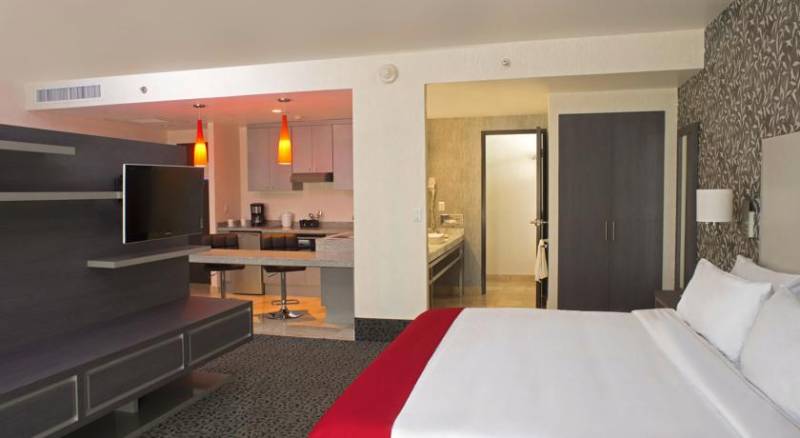 Holiday Inn Express & Suites Queretaro