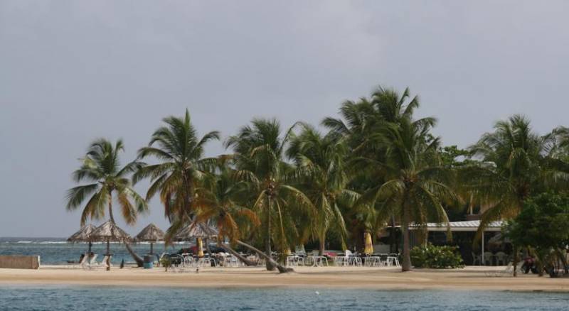 Hotel on the Cay