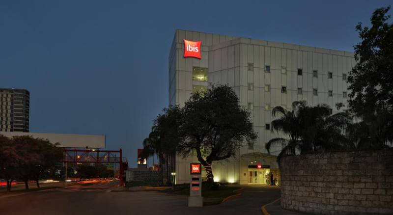 Ibis Monterrey Valle