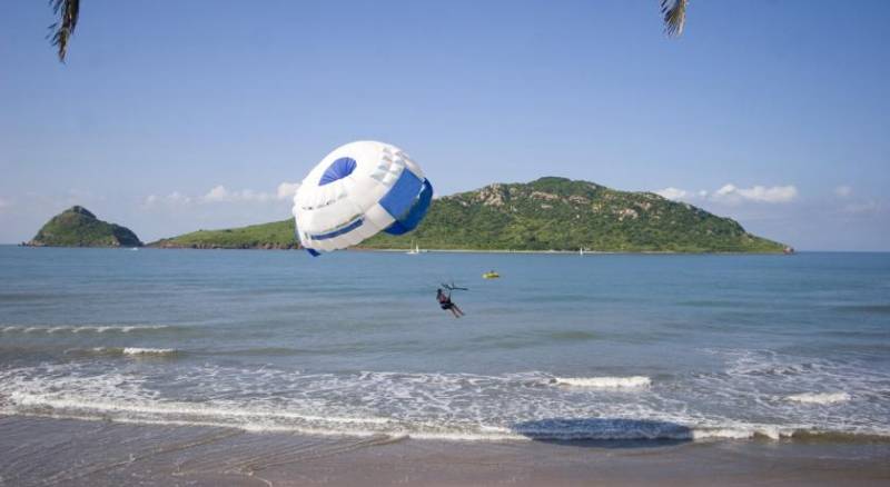 Las Flores Beach Resort