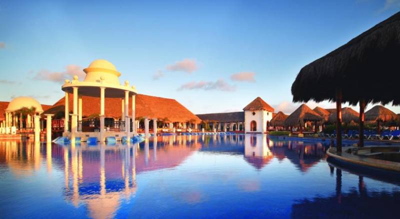 Now Sapphire Riviera Cancun