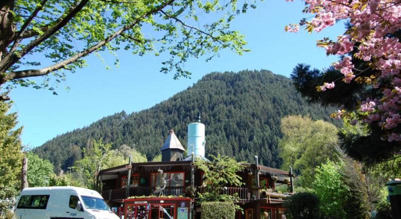 Queenstown Holiday Park & Motels Creeksyde