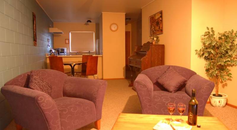 Queenstown Holiday Park & Motels Creeksyde