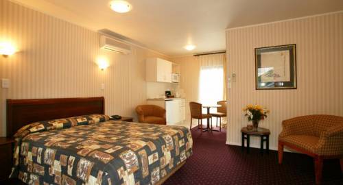 Cornwall Park Motor Inn