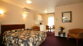 Cornwall Park Motor Inn