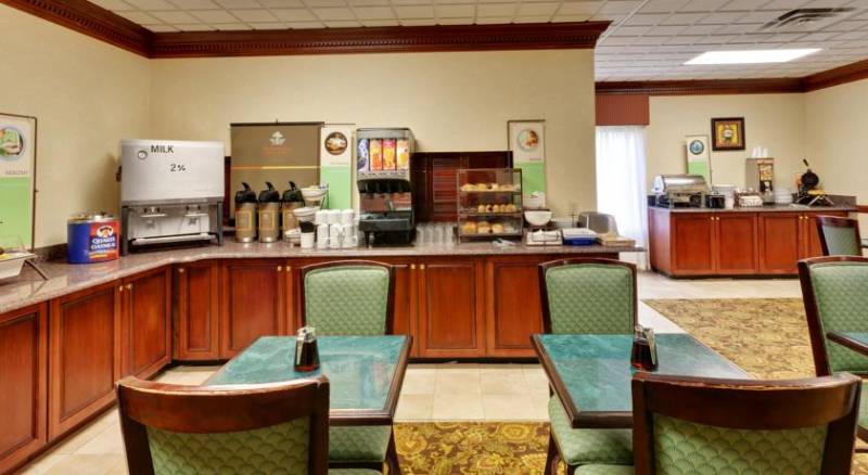 Country Inn and Suites By Carlson, Knoxville Airport, TN