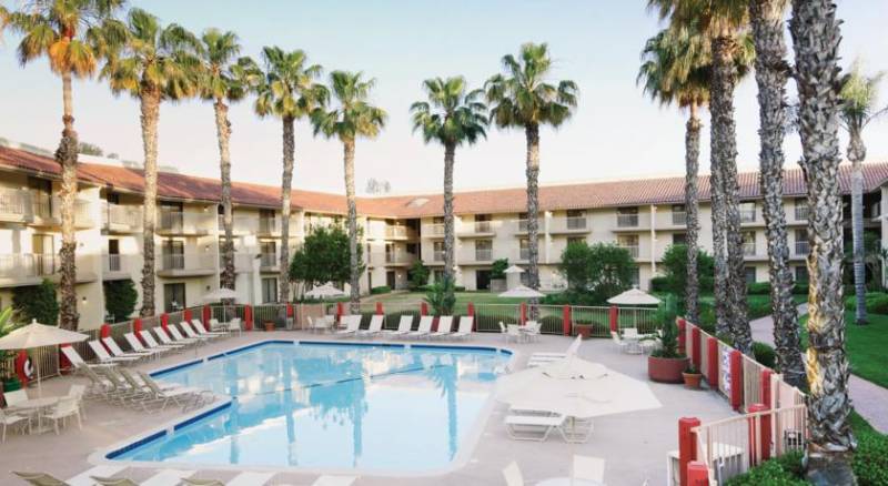 DoubleTree by Hilton Bakersfield