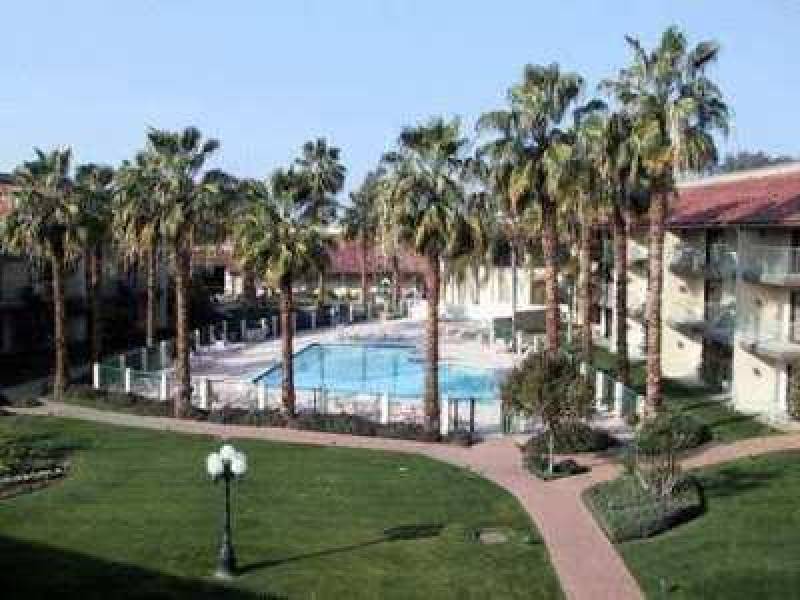 DoubleTree by Hilton Bakersfield